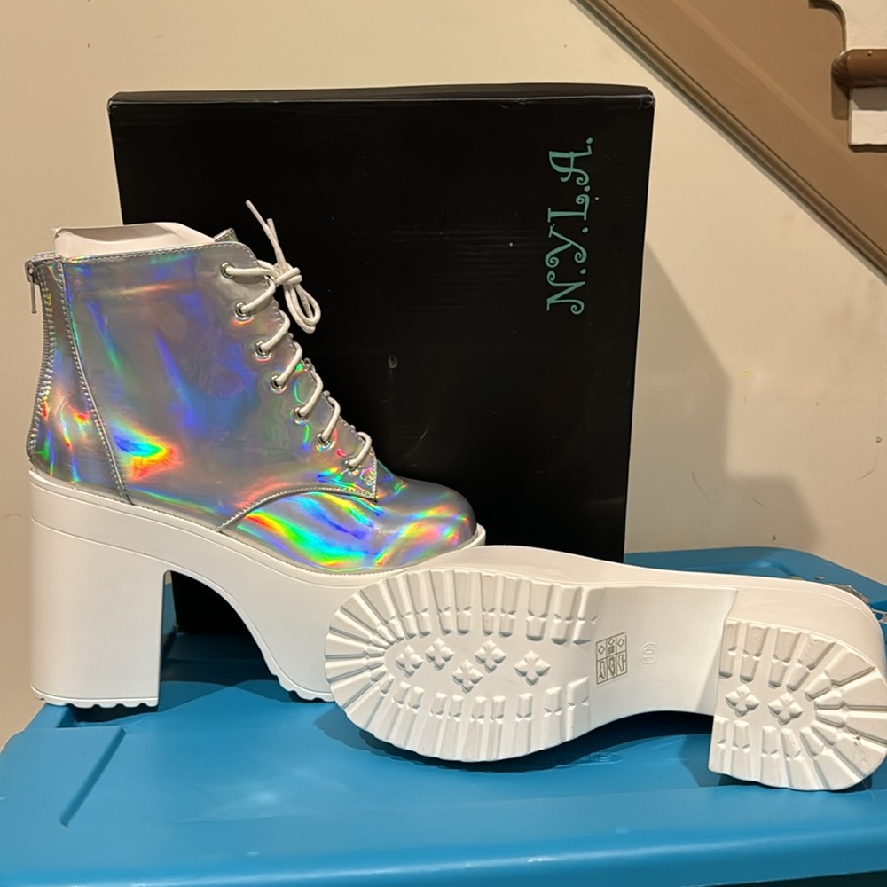 Holographic platform boots - Picture 4 of 4